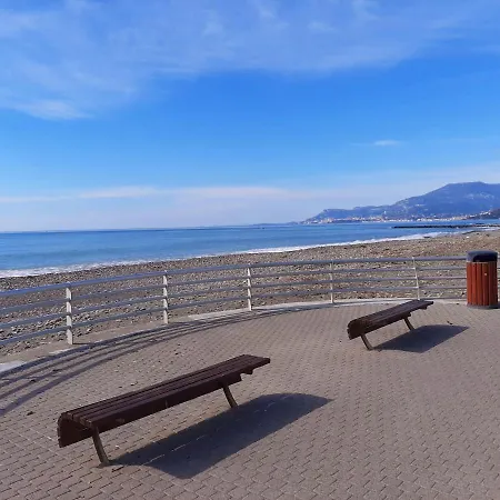 Casa Vacanze Mare E Relax Vallecrosia